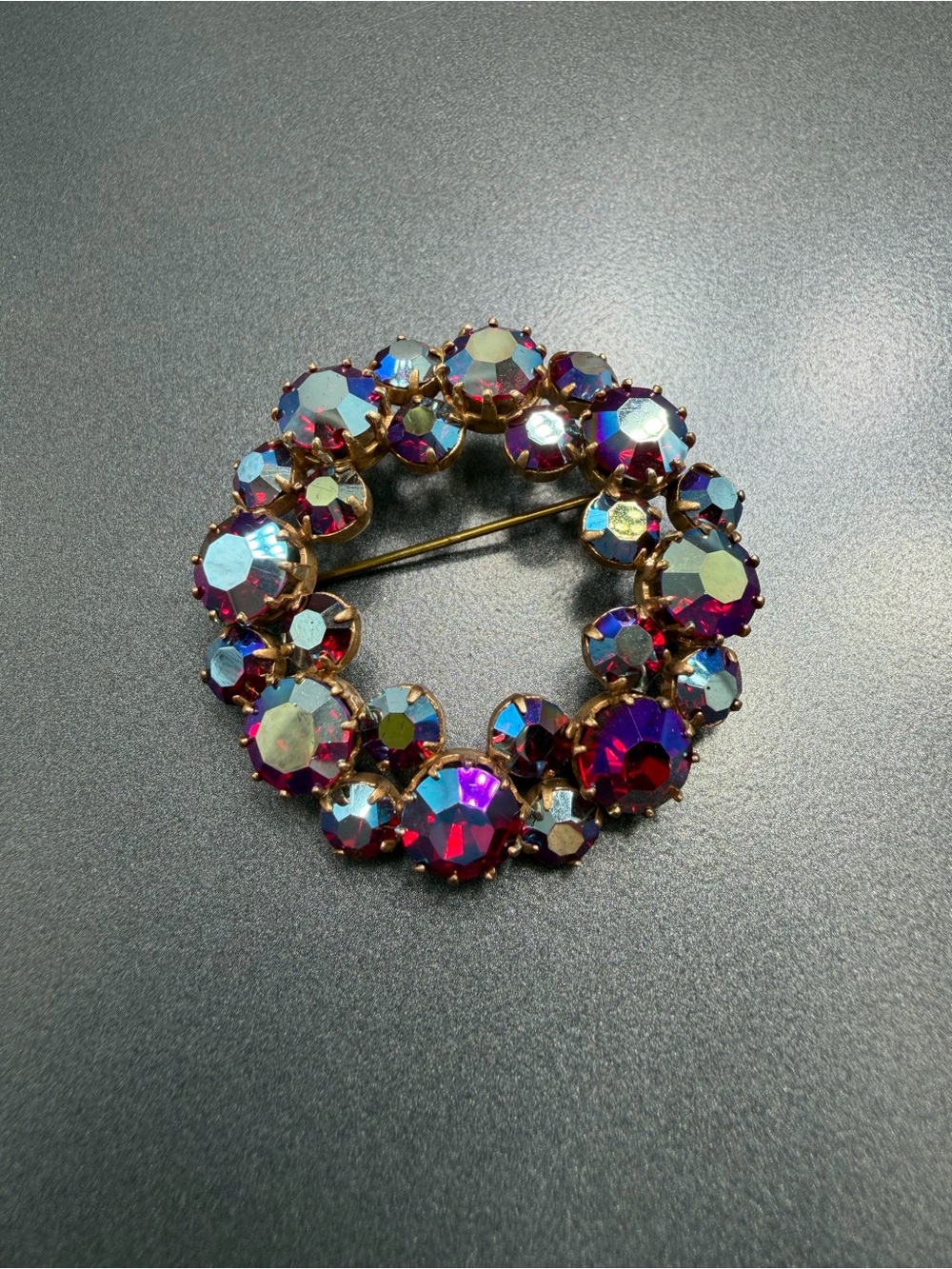 Vintage Red Cluster Wreath Brooch #473UR